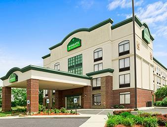 Wingate By Wyndham East Hotel 3*