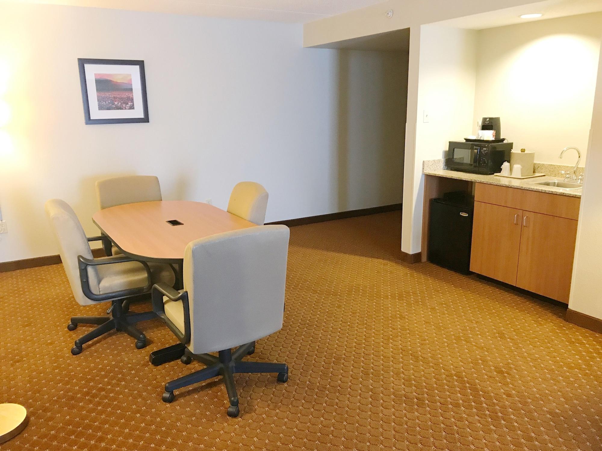 Wingate By Wyndham East Louisville