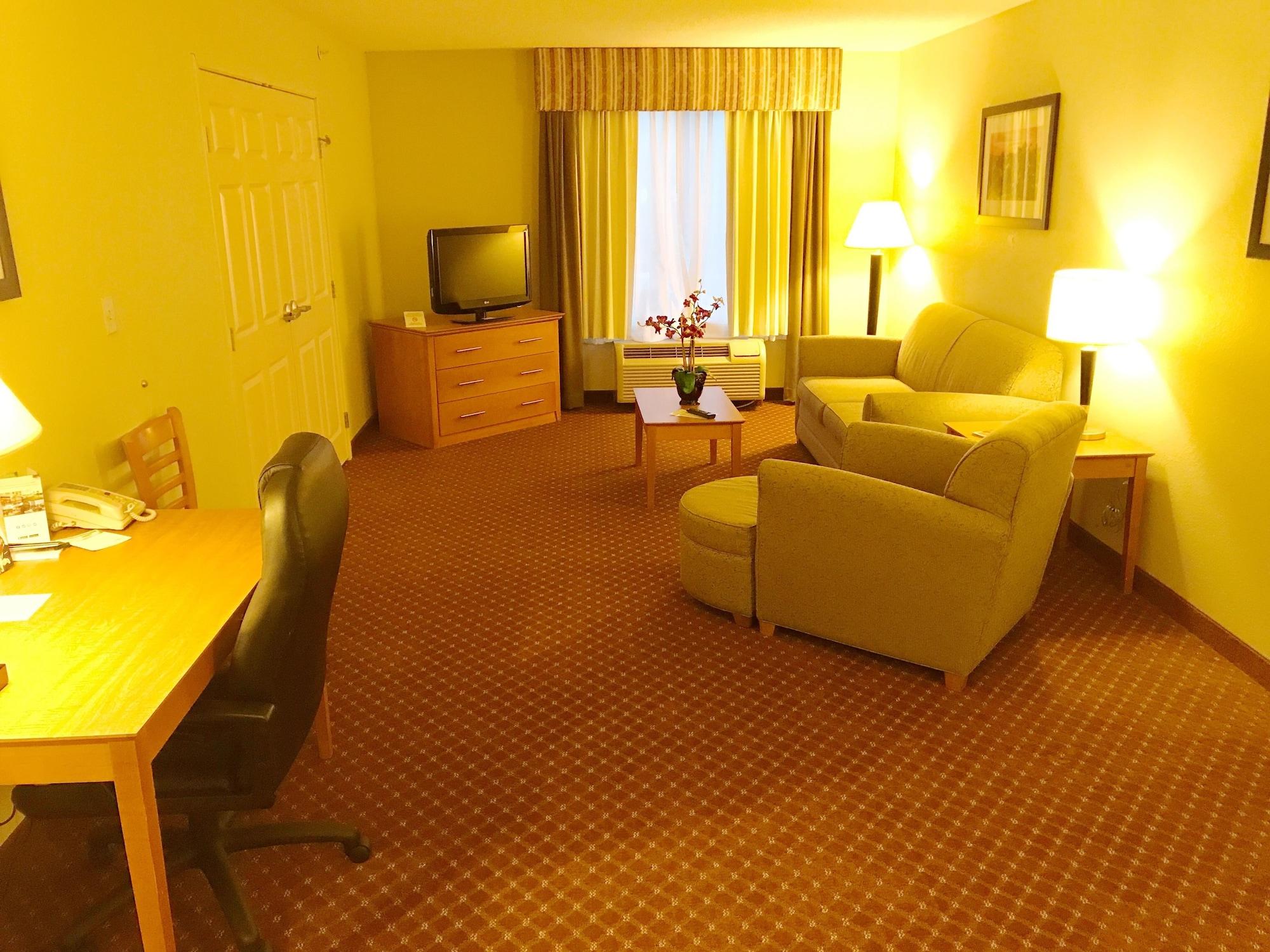 Wingate By Wyndham East Hotel 3*
