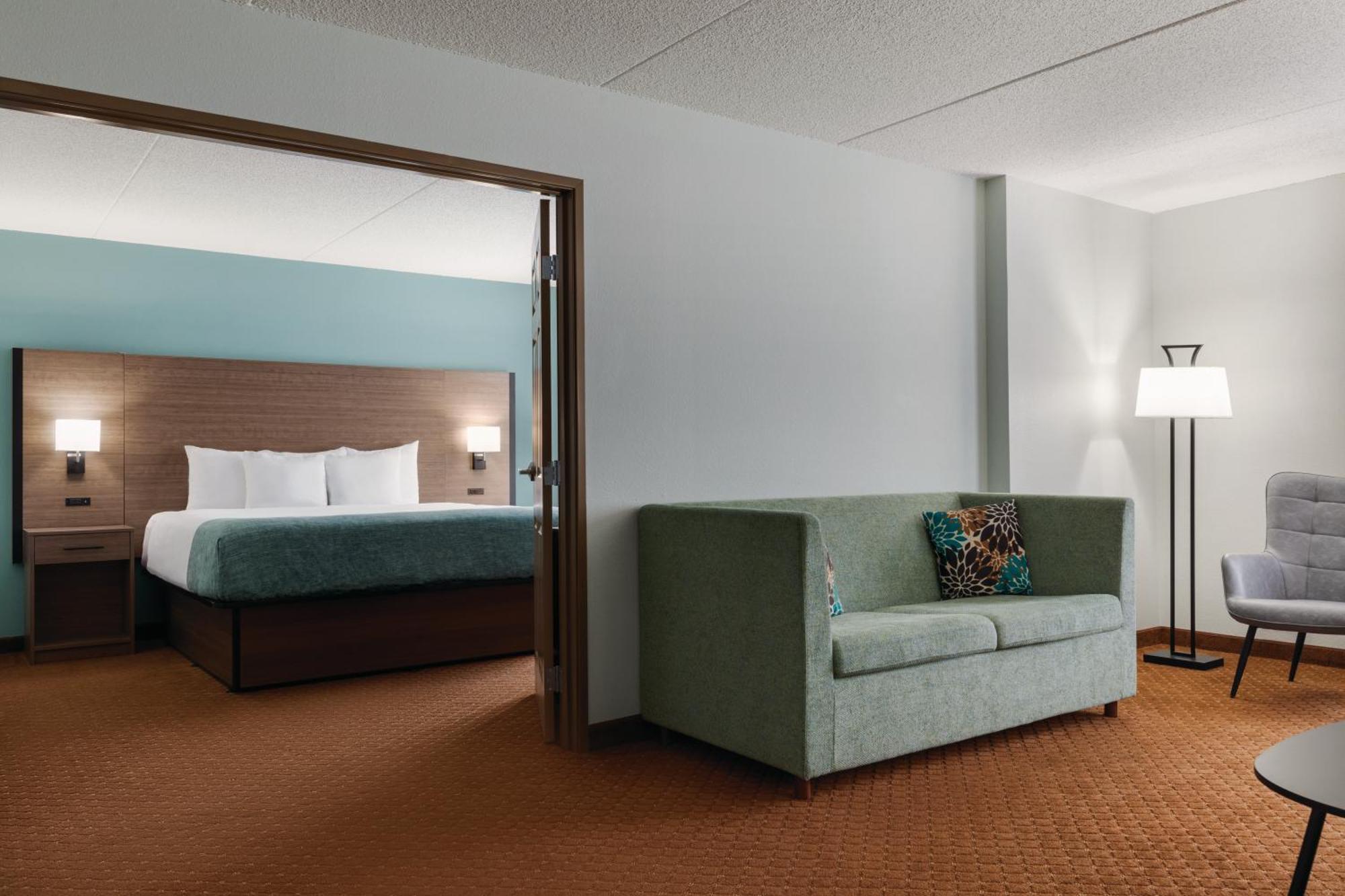 Hotel Wingate By Wyndham East Louisville