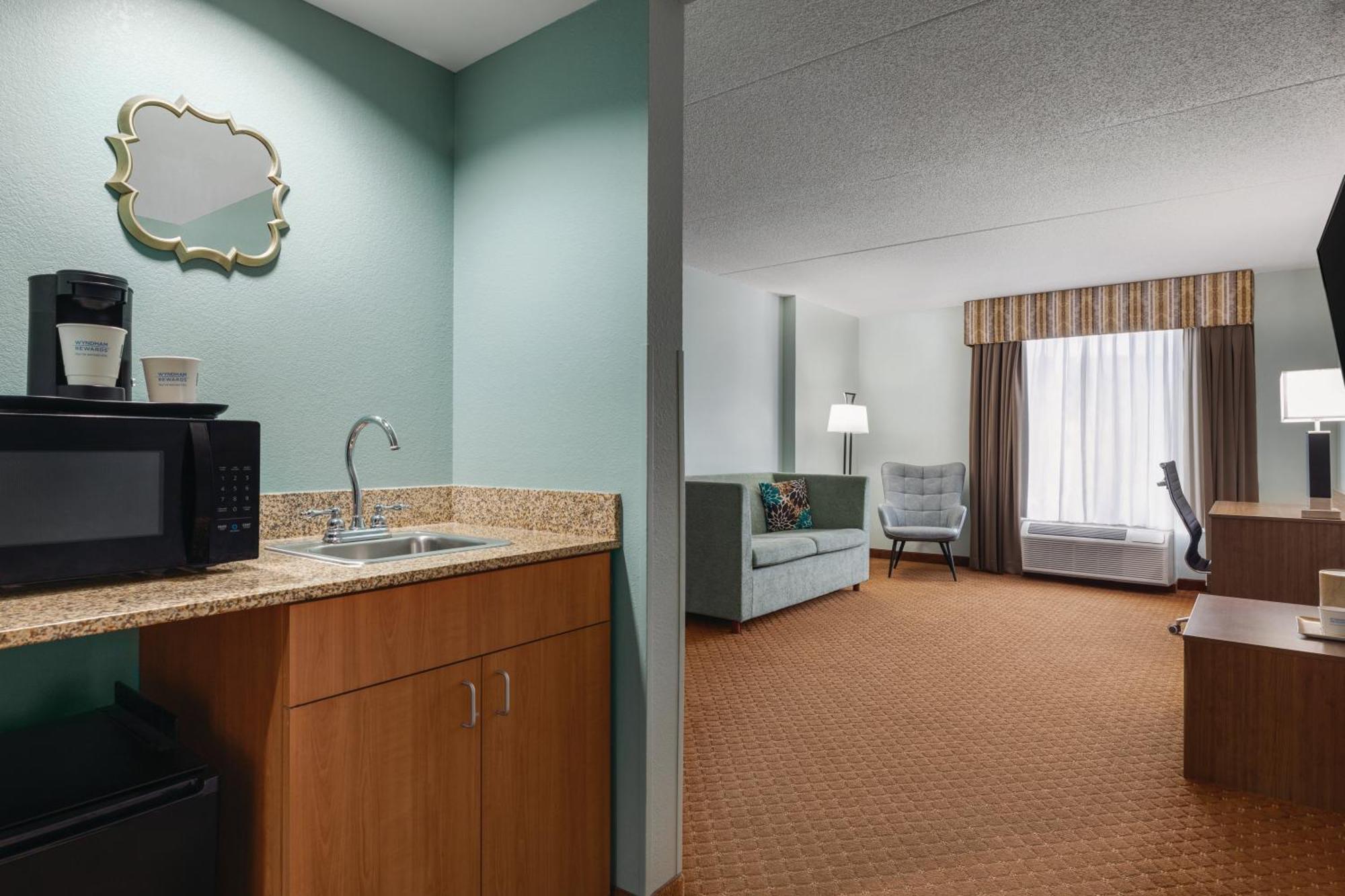Hotel Wingate By Wyndham East Louisville