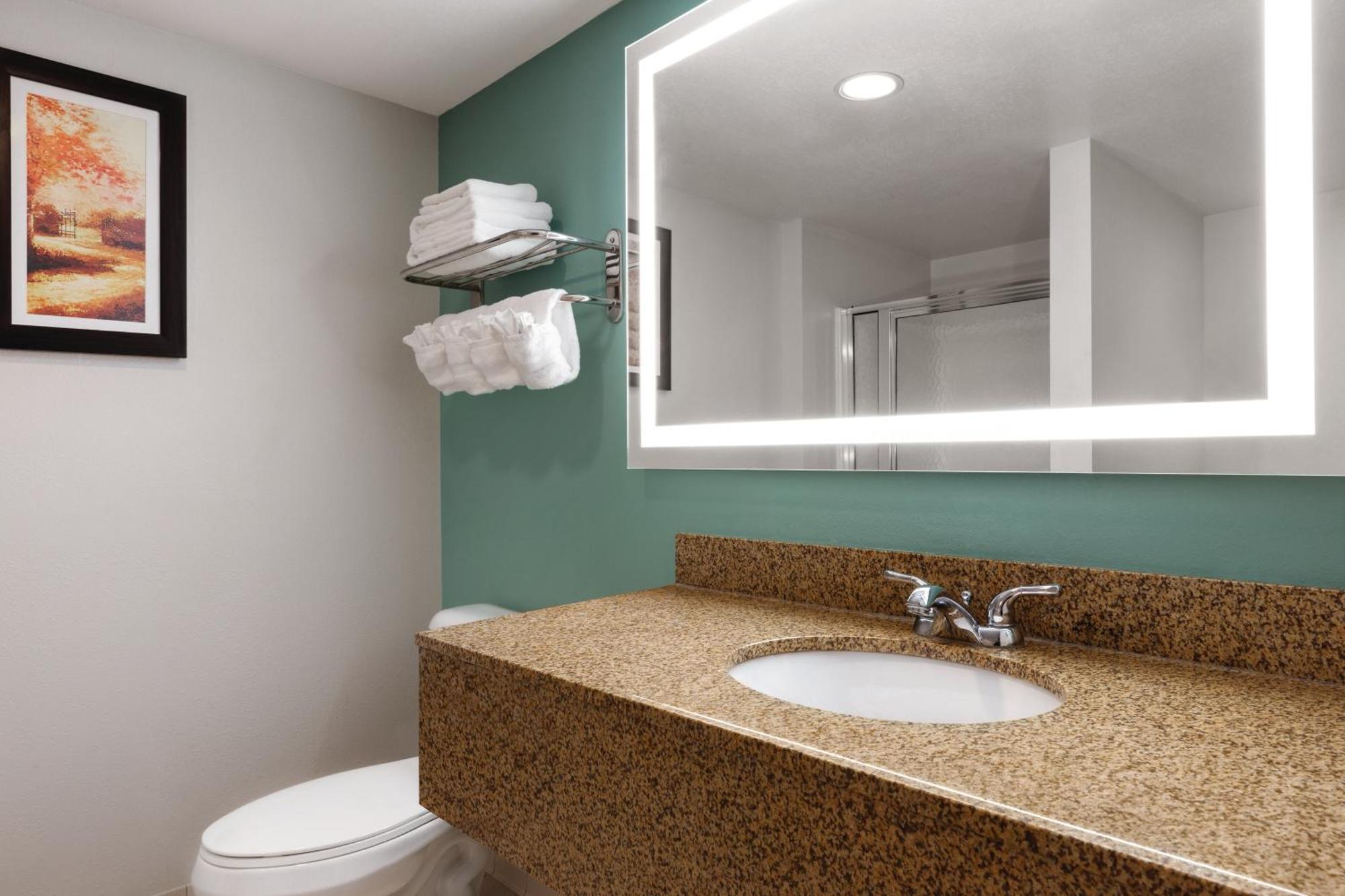 Wingate By Wyndham East