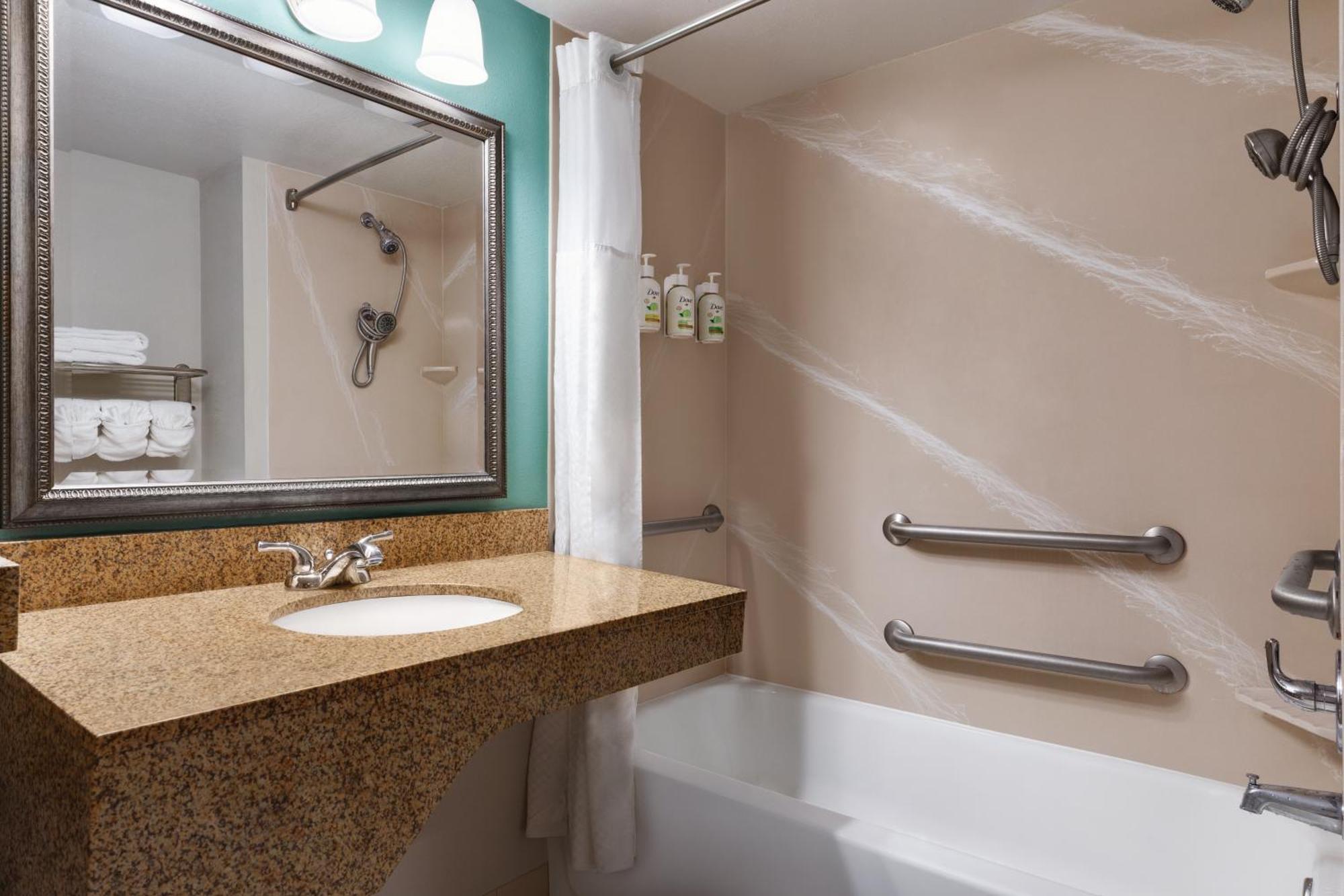Wingate By Wyndham East 3*