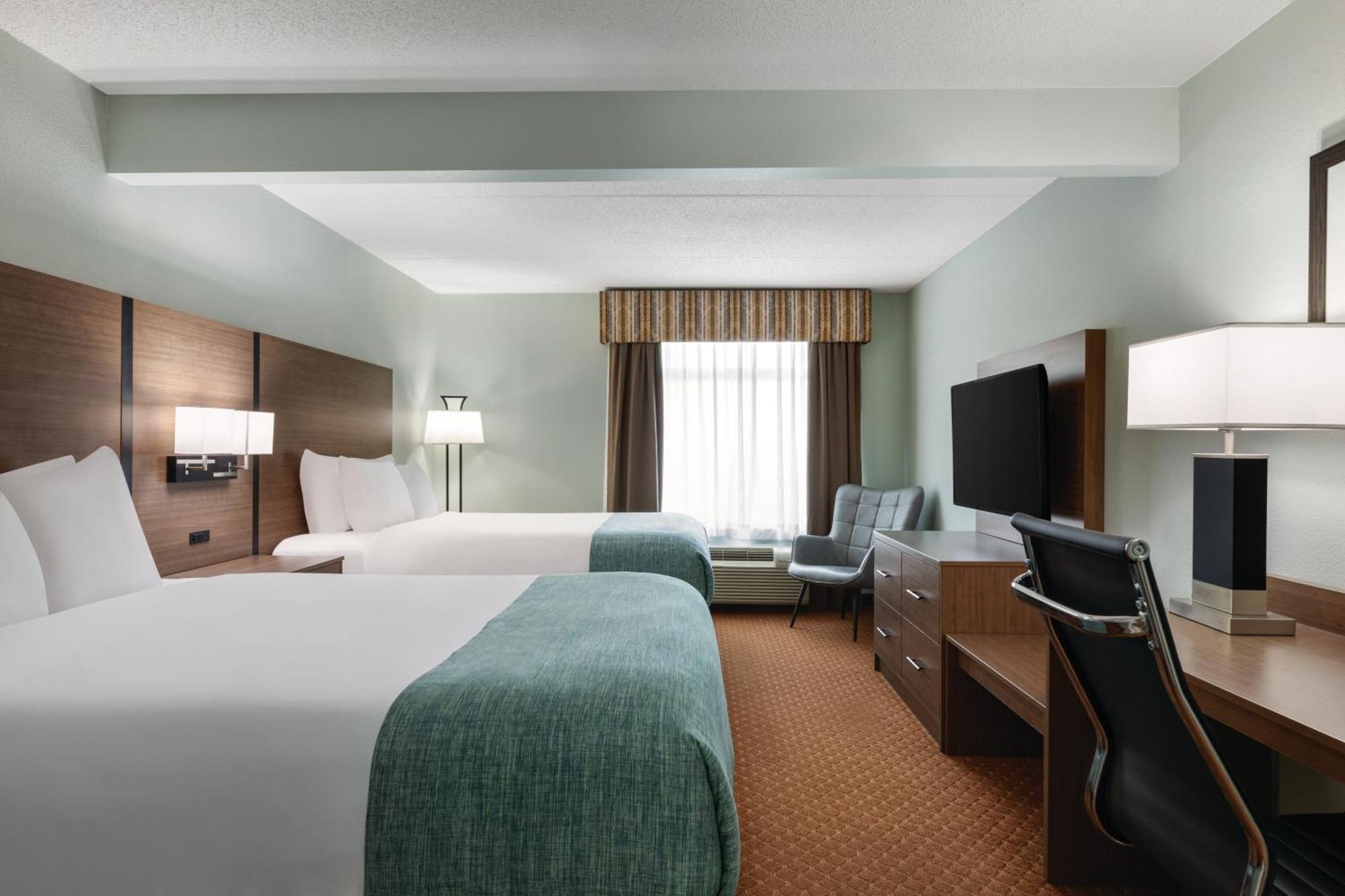 Wingate By Wyndham East Hotel