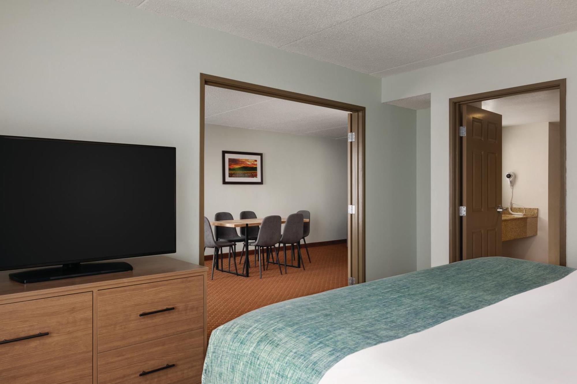 Wingate By Wyndham East Hotel