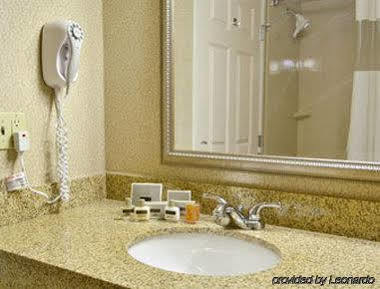 Wingate By Wyndham East Hotel 3*