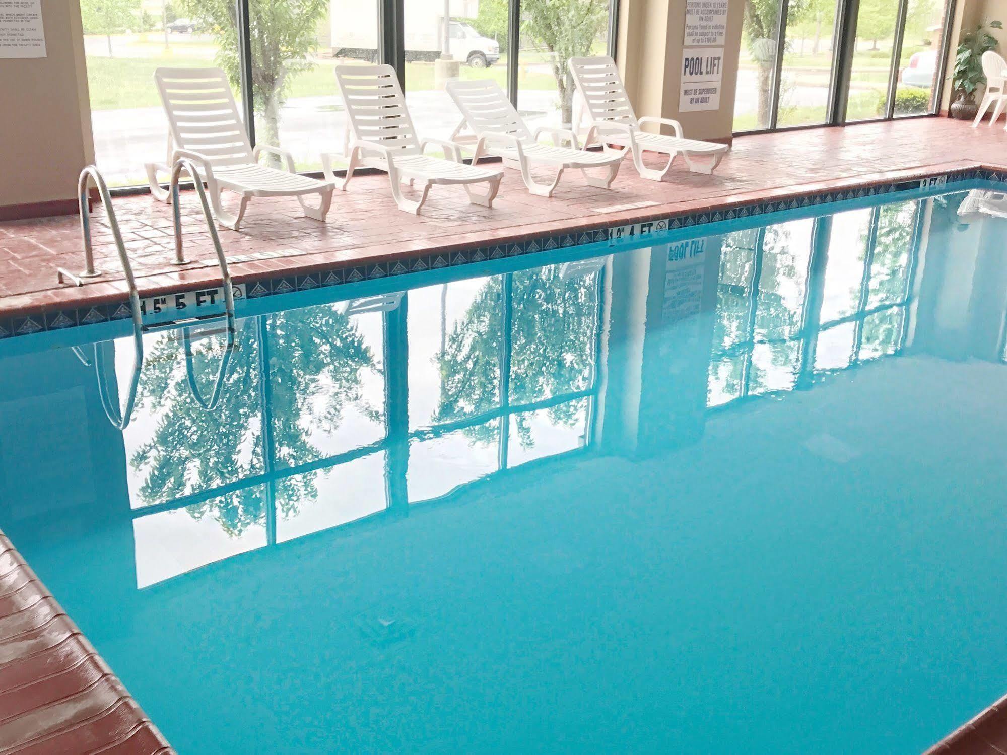 Wingate By Wyndham East Hotel 3*